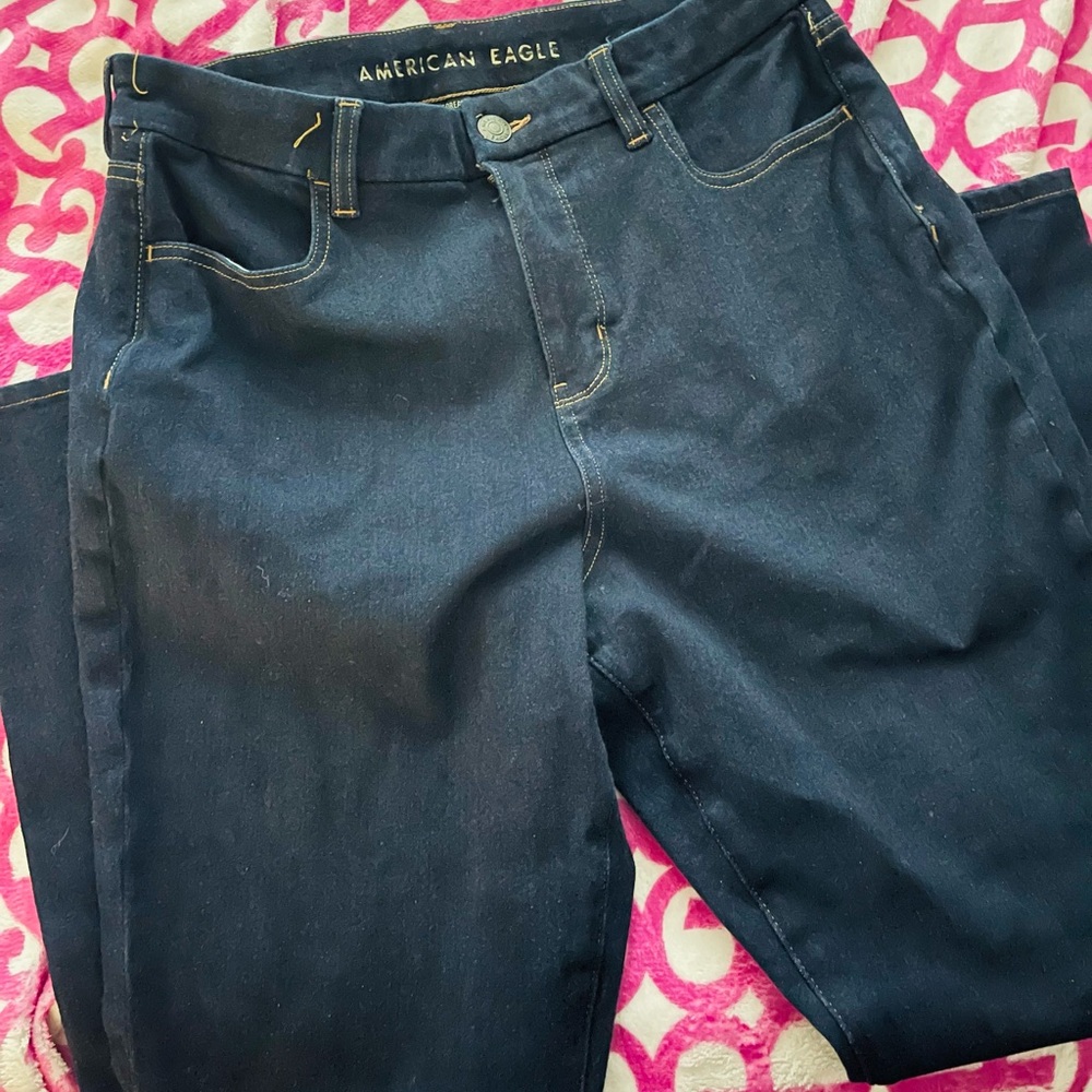 AMERICAN EAGLE HIGH WAISTED JEANS👌🏼✨